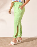 Calça joguing cargo lisa com vazado perna