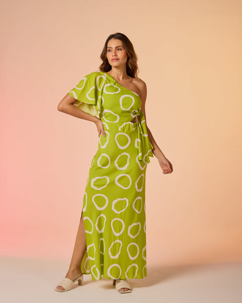 Vestido longo enviesado com amarração lateral