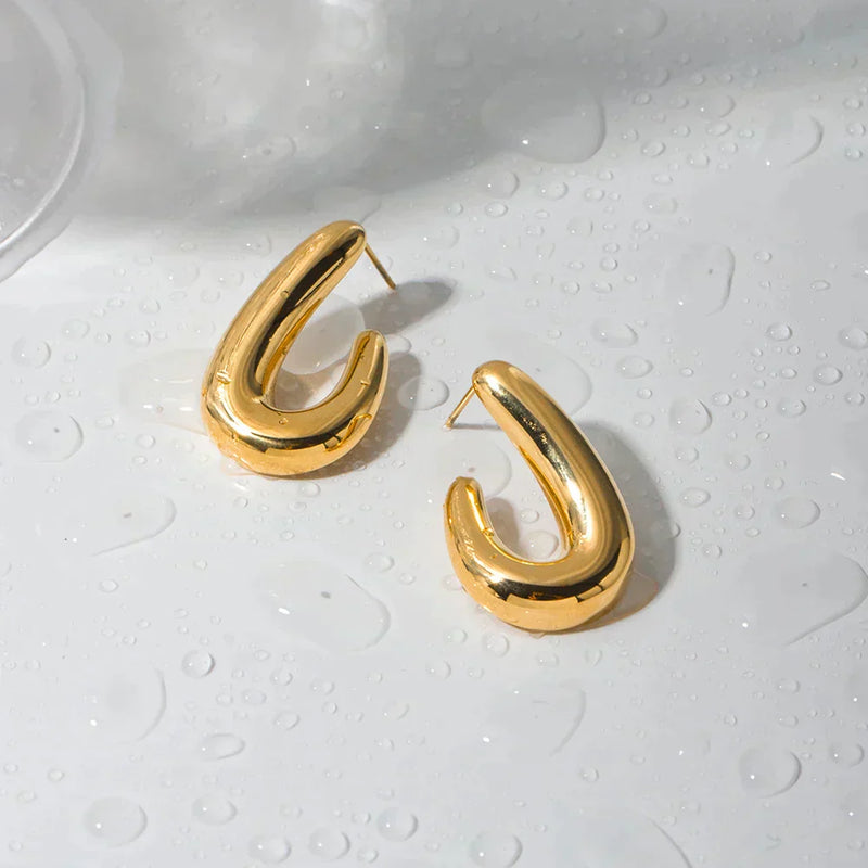 Brinco Geométrico em U Banhado a Ouro 18K